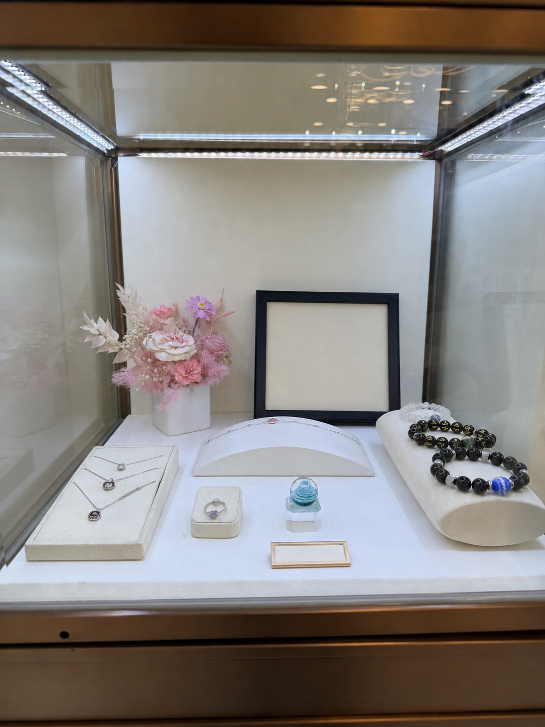 永恆生命珠寶級骨灰琉璃紀念飾品門市展示實景